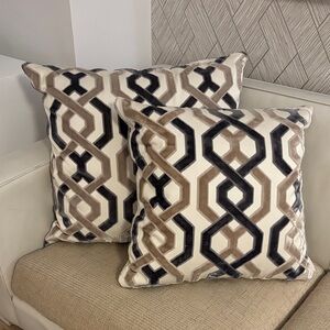 Kravet Set of 2 Designer Throw Pillows - grey, taupe, Cream
